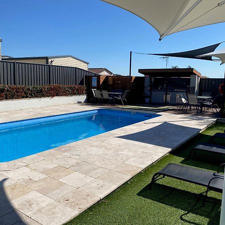 Crestview Tourist Park Hotel Queanbeyan Eksteriør billede