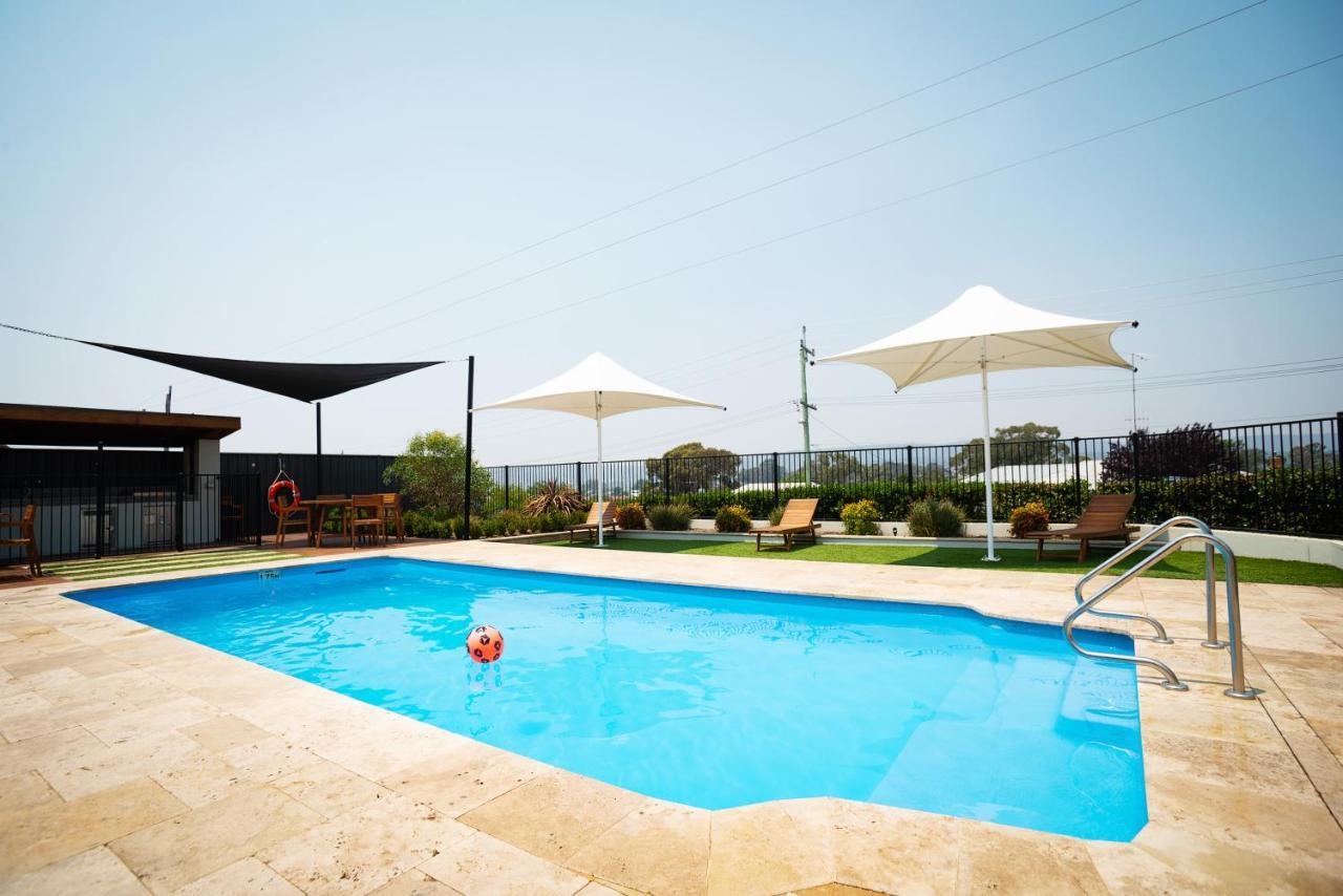 Crestview Tourist Park Hotel Queanbeyan Eksteriør billede